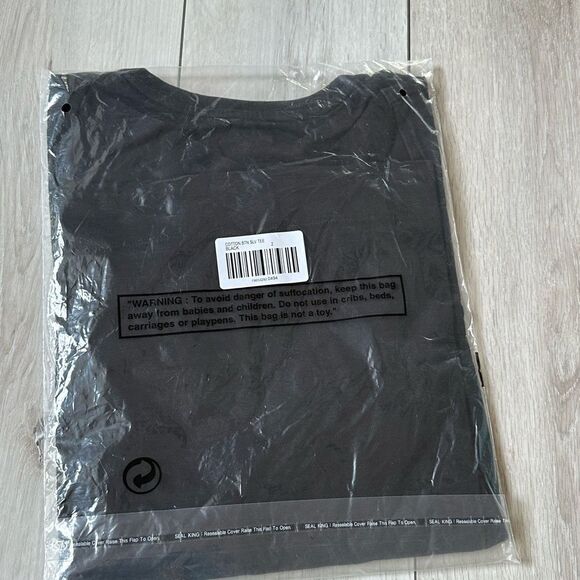 Chico’s Everyday Cotton button Sleeve Shortsleeve Basic Knit Tee Black 2 NWT - Picture 7 of 7